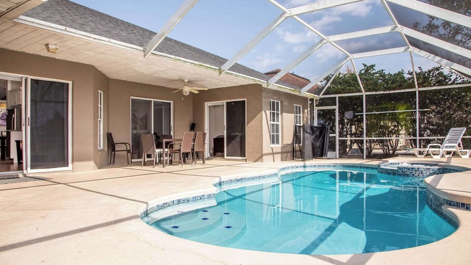 Private screened-in patio with pool (heat included)