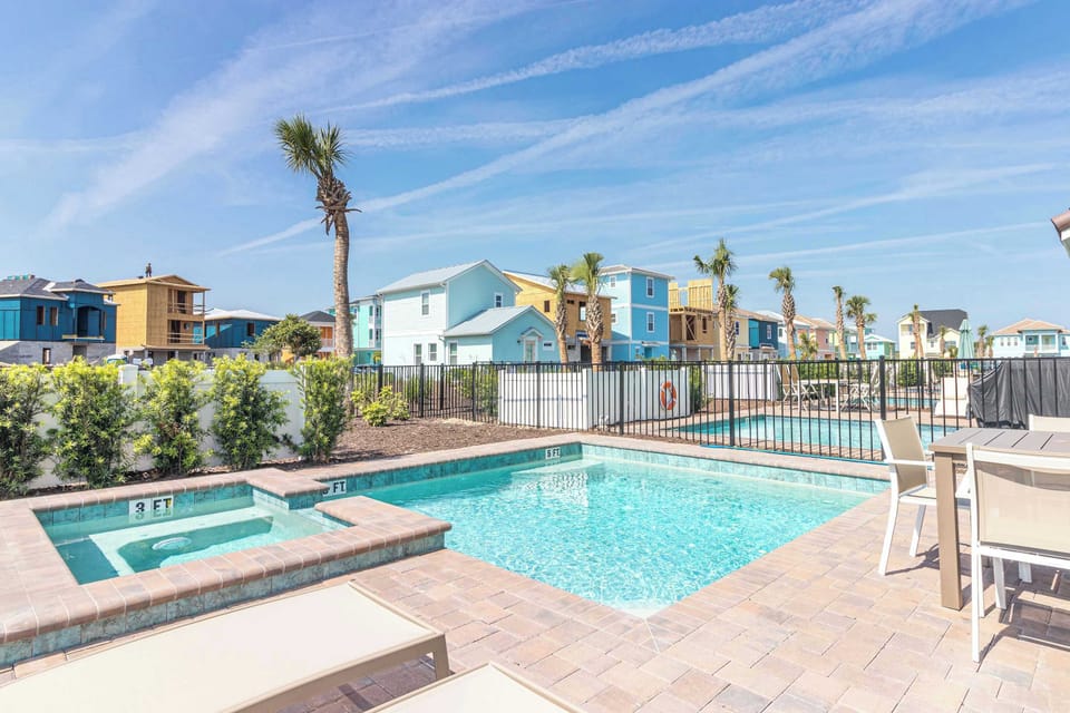 Private pool & hot tub