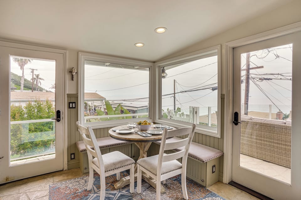 Dining Nook | Main Level