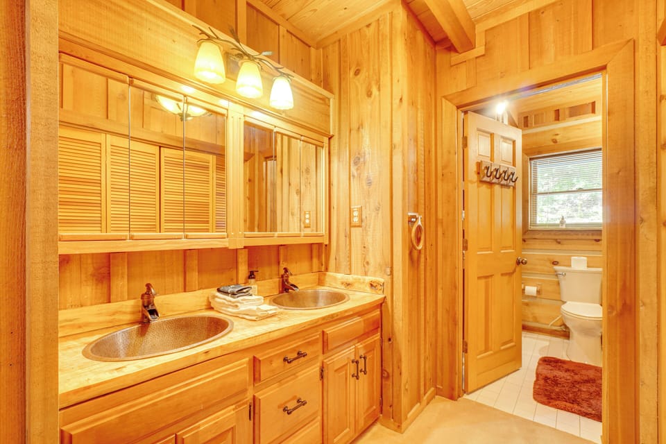 Full Bathroom | 1st Floor