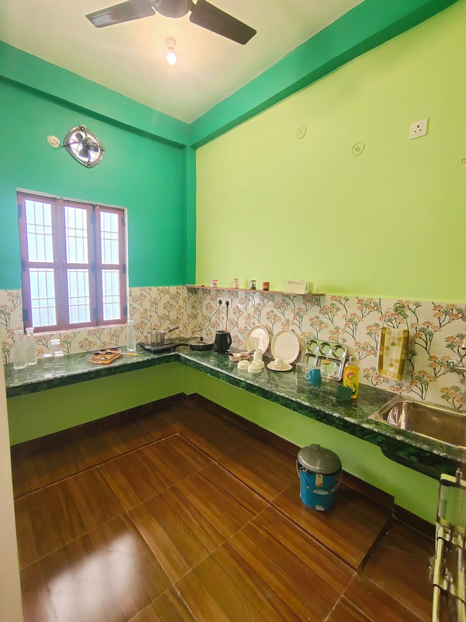 Deluxe Suite, Balcony, City View | Private kitchen | Full-size fridge, microwave, cookware/dishes/utensils