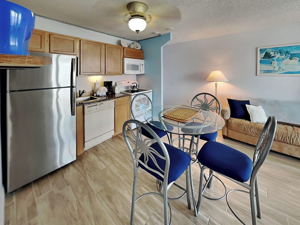 Condo (1 Bedroom) | Property amenity