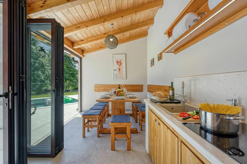 Outdoor kitchen