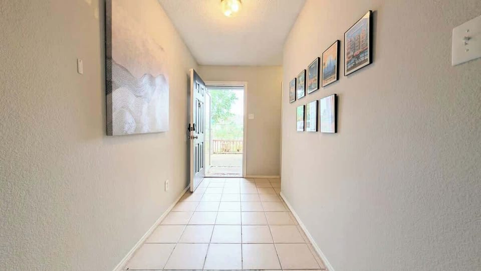 Roomy entrance