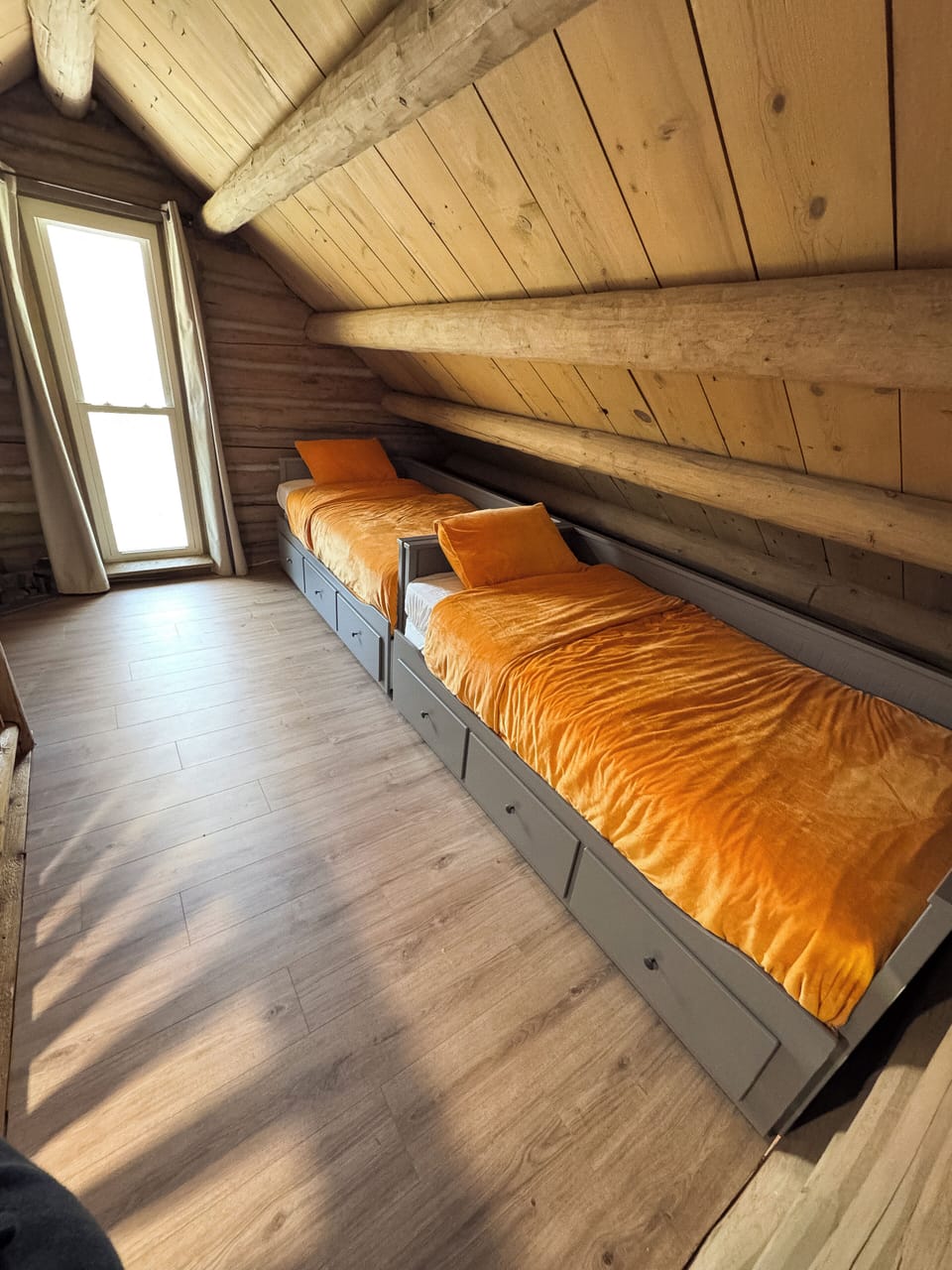 Upstairs loft with two twins that pull out to 4 twins