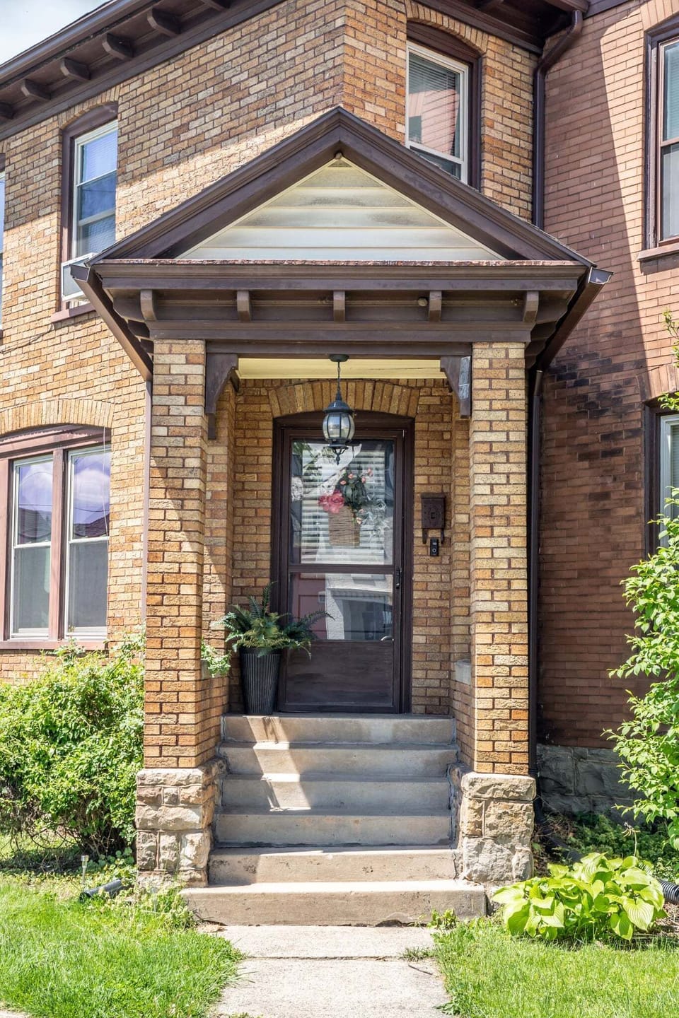 Front entrance off of Vernon Ave