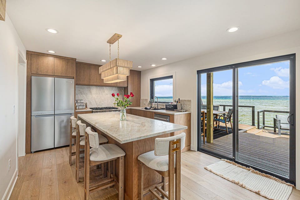 Kitchen with Island Seating