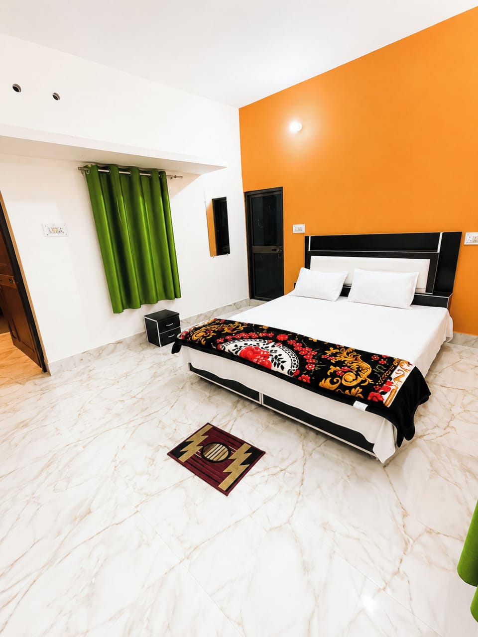 Deluxe Double Room, Air conditioning | Hypo-allergenic bedding, desk, soundproofing, free WiFi