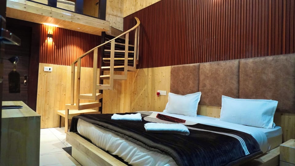 Luxury Room | Egyptian cotton sheets, premium bedding, pillowtop beds