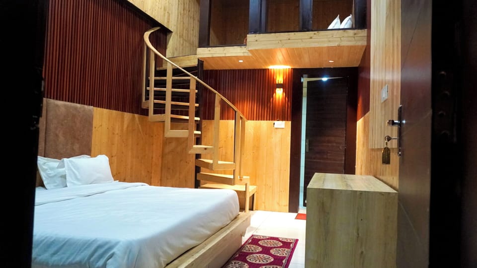 Luxury Room | Egyptian cotton sheets, premium bedding, pillowtop beds