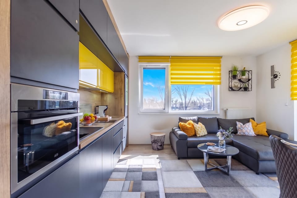 Family Apartment, 2 Bedrooms, Balcony, Lakeside (Sunset Resort 409 With Pool) | Private kitchen