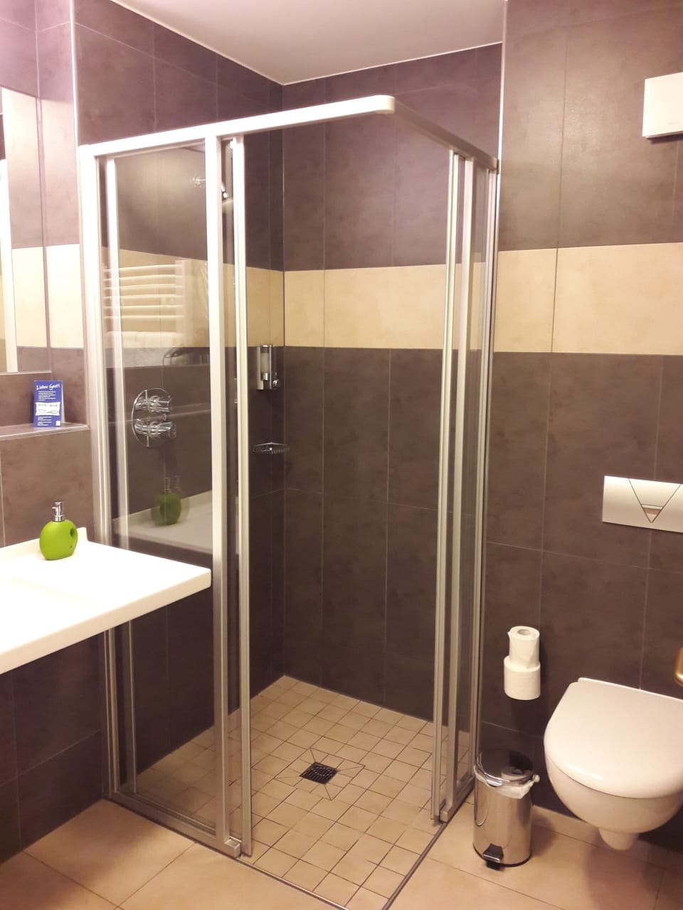 Comfort Double Room | Bathroom | Hair dryer, towels, soap, shampoo