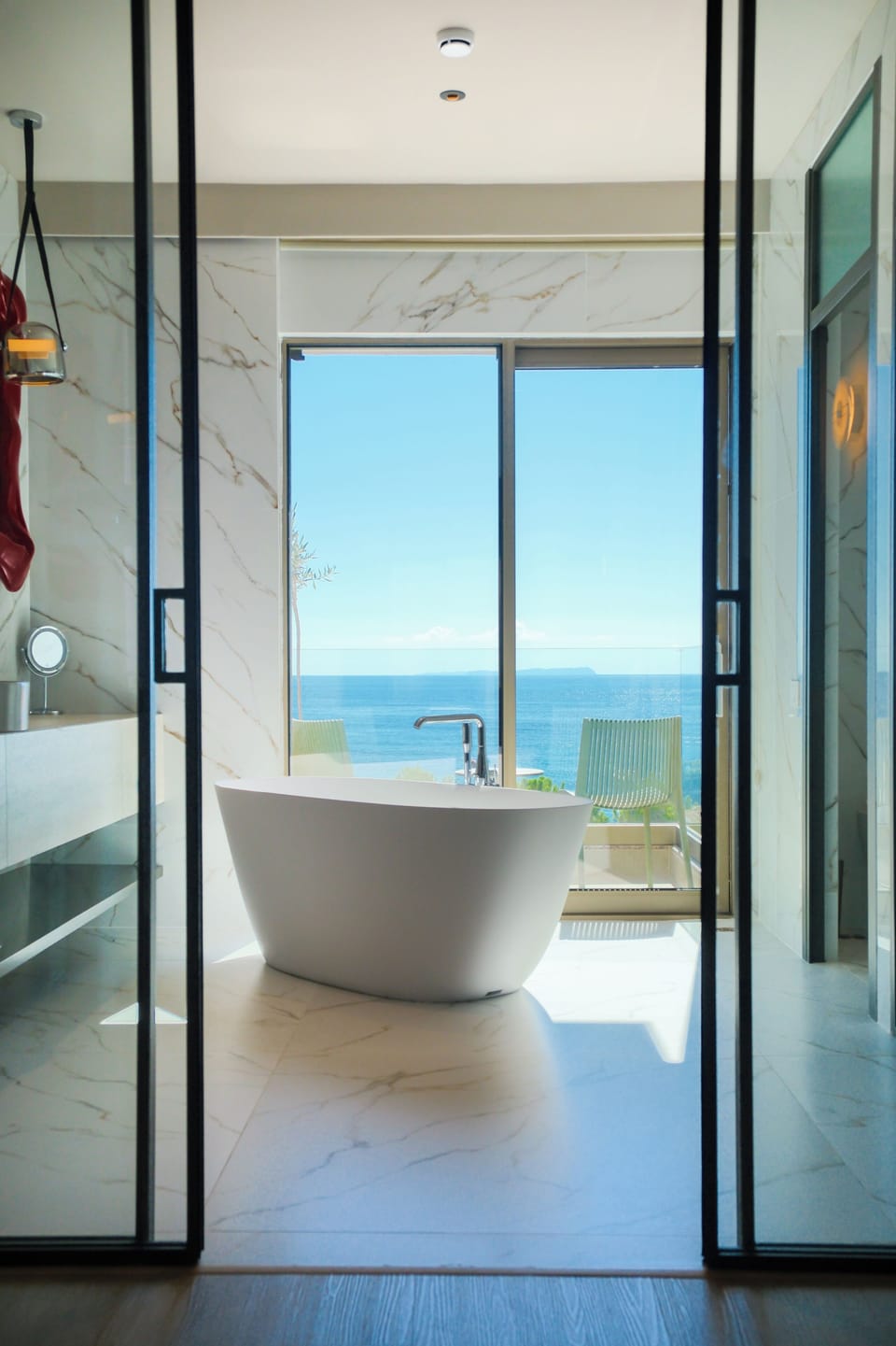Junior Suite, Bathtub | Bathroom | Free toiletries, hair dryer, towels, toilet paper