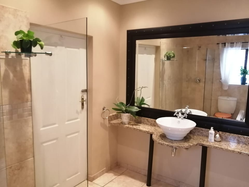 Deluxe Double Room, Non Smoking | Bathroom