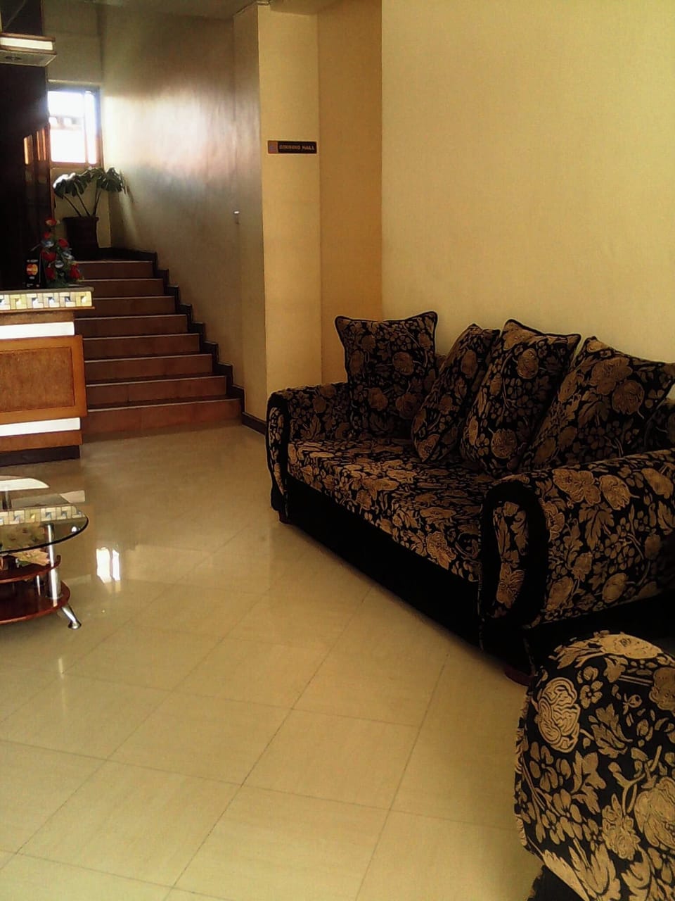 Lobby lounge