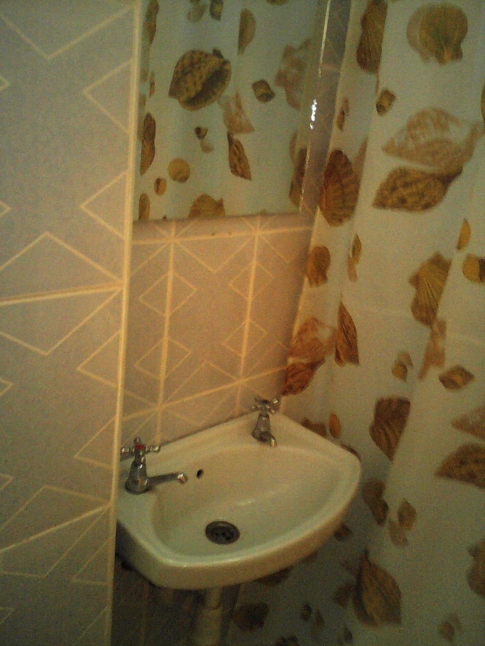 Deluxe Single Room, City View | Bathroom | Shower, slippers, towels, soap