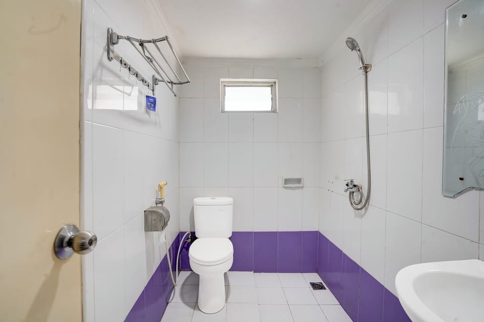 Shower, towels, soap, shampoo