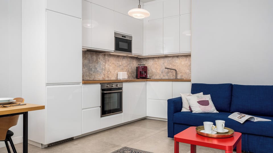 Apartment (33) | Private kitchen | Fridge, stovetop, electric kettle, cookware/dishes/utensils