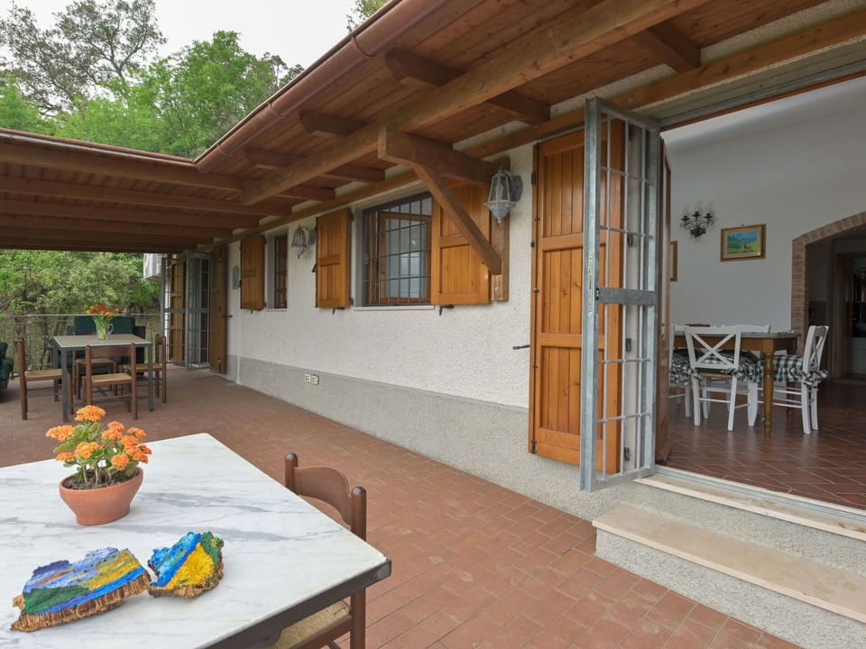 Wood, Porch, Wood Stain, Deck, Fence, Shade, Balcony, Baluster, Hardwood, Handrail