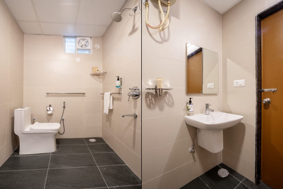 Standard Double Room | Bathroom | Free toiletries, soap, shampoo, toilet paper