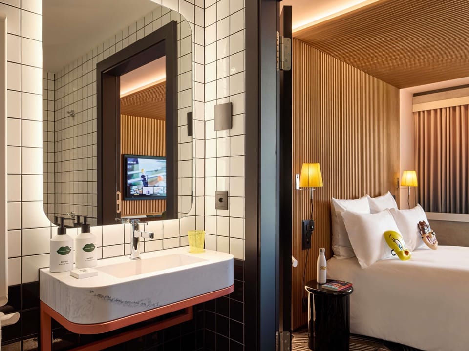 Down comforters, pillowtop beds, minibar, in-room safe
