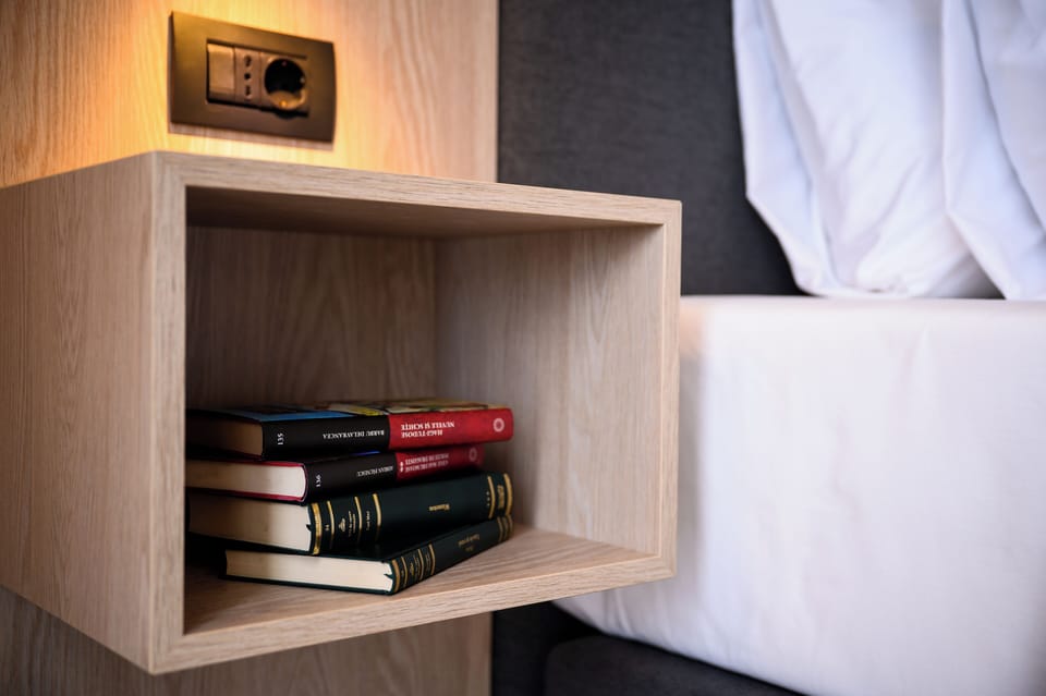 Standard Room, 1 King Bed | Minibar, desk, laptop workspace, blackout drapes