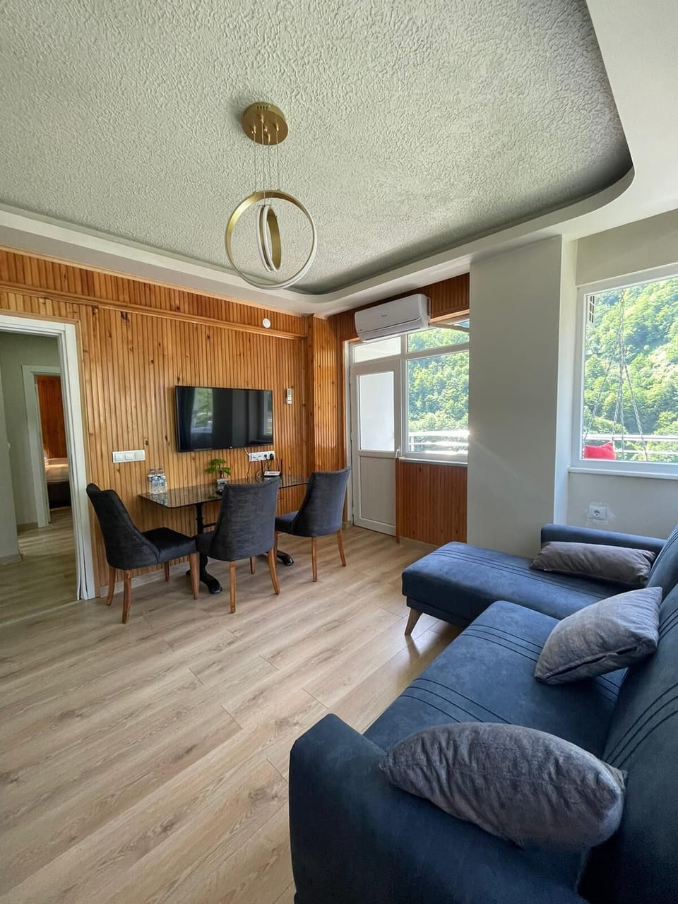 Family Apartment, Balcony, Valley View | Living area