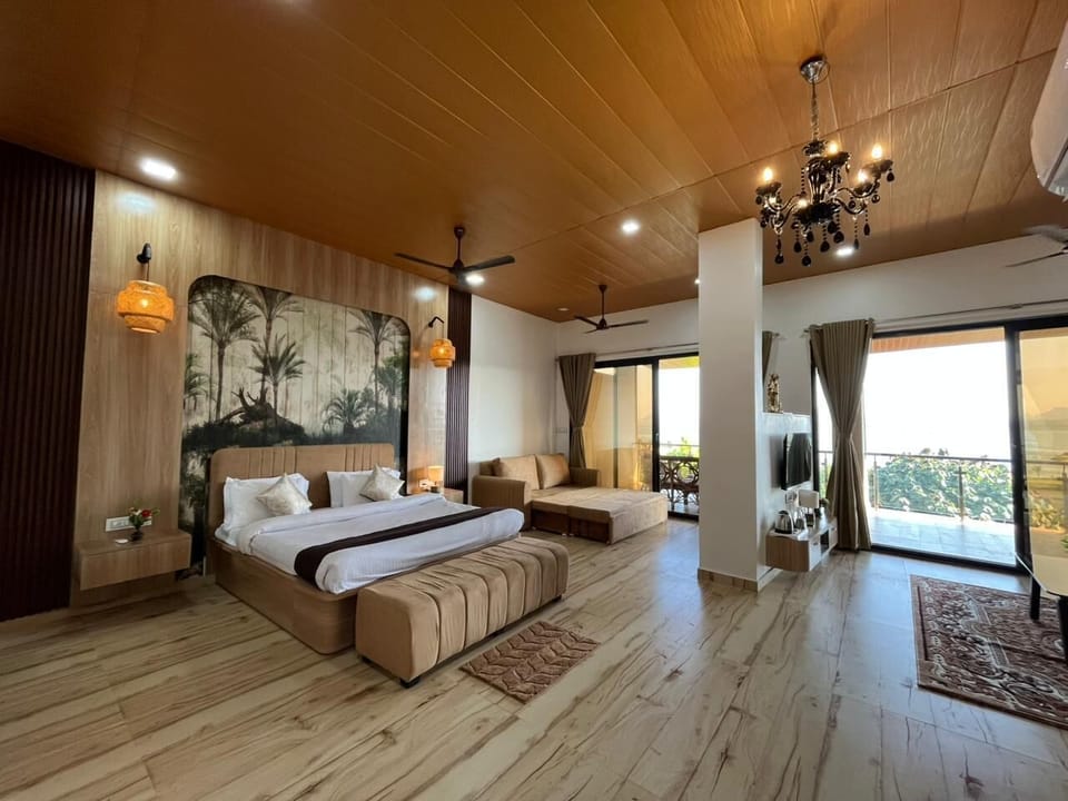 Lake View Luxury Suite | Egyptian cotton sheets, premium bedding, memory foam beds