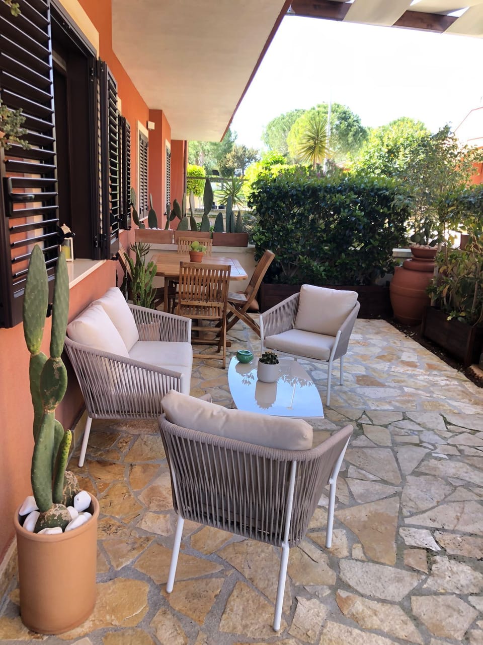 Outdoor dining