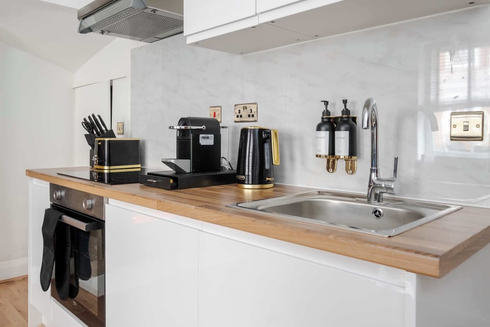 Full Kitchen | Enjoy the comfort of a fully equipped kitchen, perfect for both short and long stays. It includes a washer, dryer and Nespresso machine, providing everything you need for a seamless and convenient experience.
