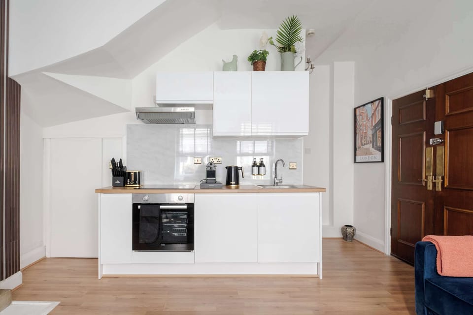 Full Kitchen | Enjoy the comfort of a fully equipped kitchen, perfect for both short and long stays. It includes a washer, dryer and Nespresso machine, providing everything you need for a seamless and convenient experience.
