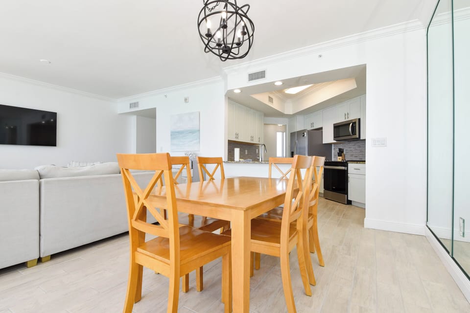 Silver Beach Towers West 1404 - Dining Area