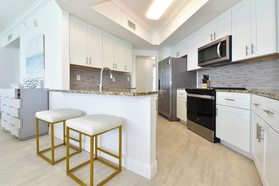 Silver Beach Towers West 1404 - Breakfast Bar