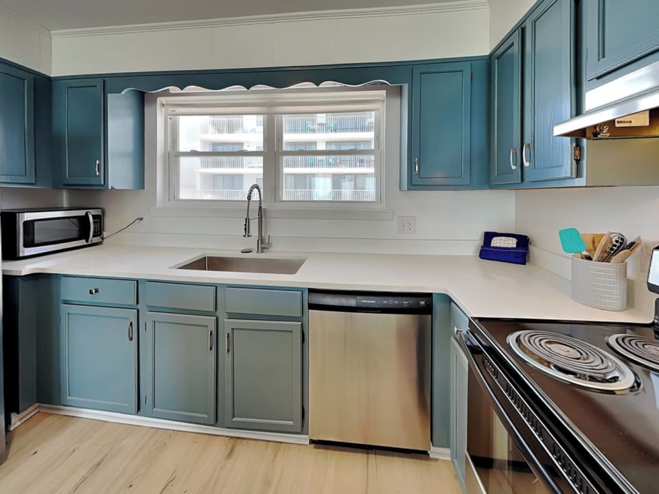 Full Size Kitchen