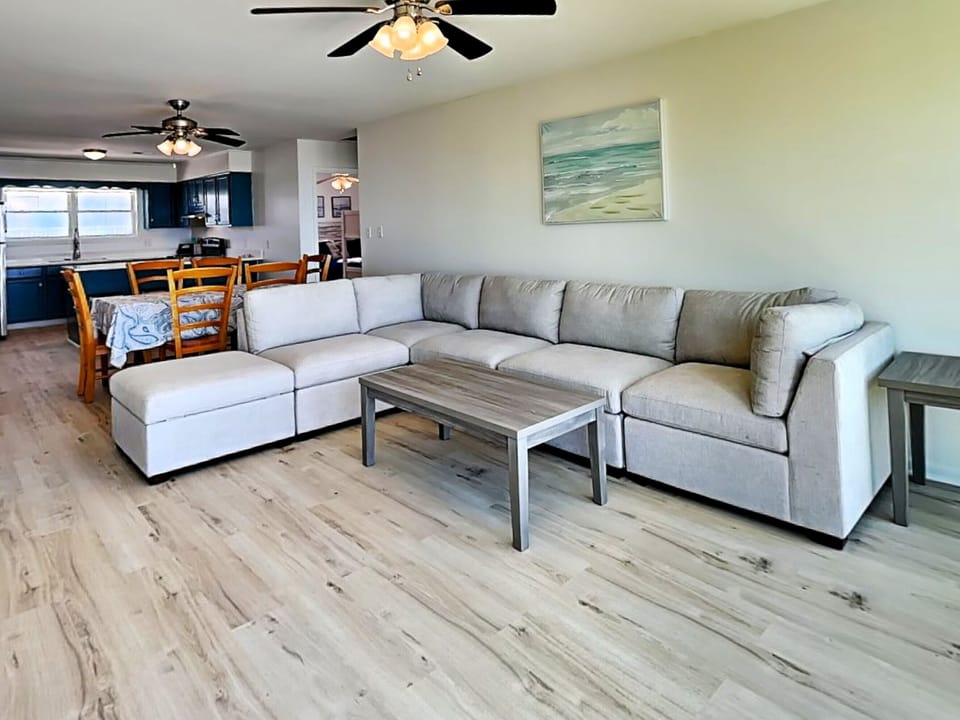 Living Room - Beachfront Deck Acces