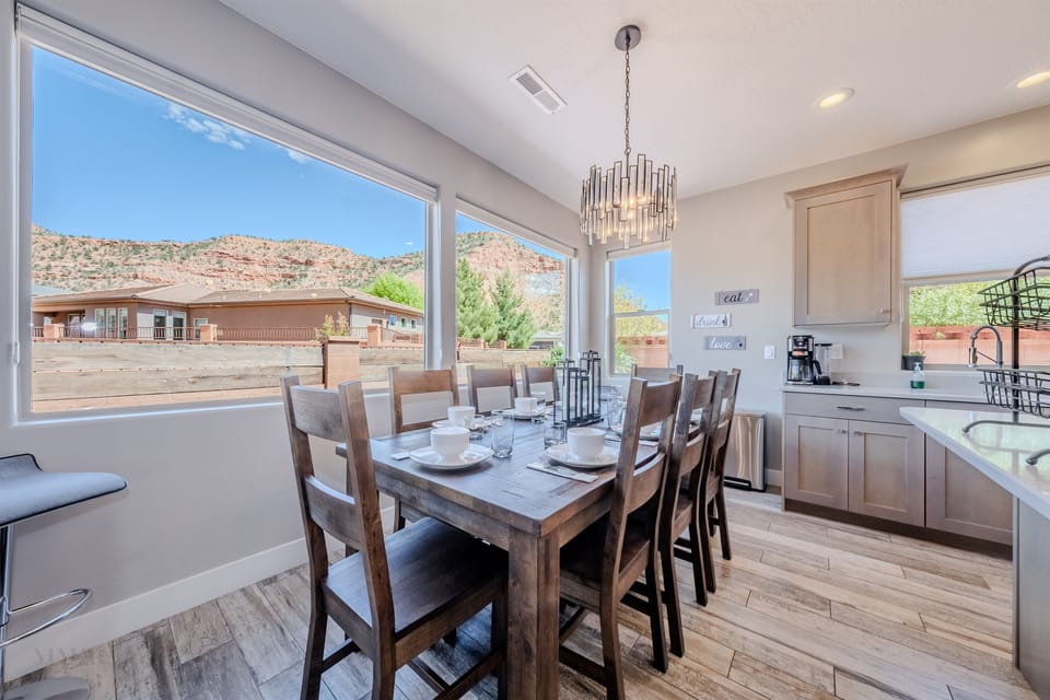 Seating for 8 at the Dining Table