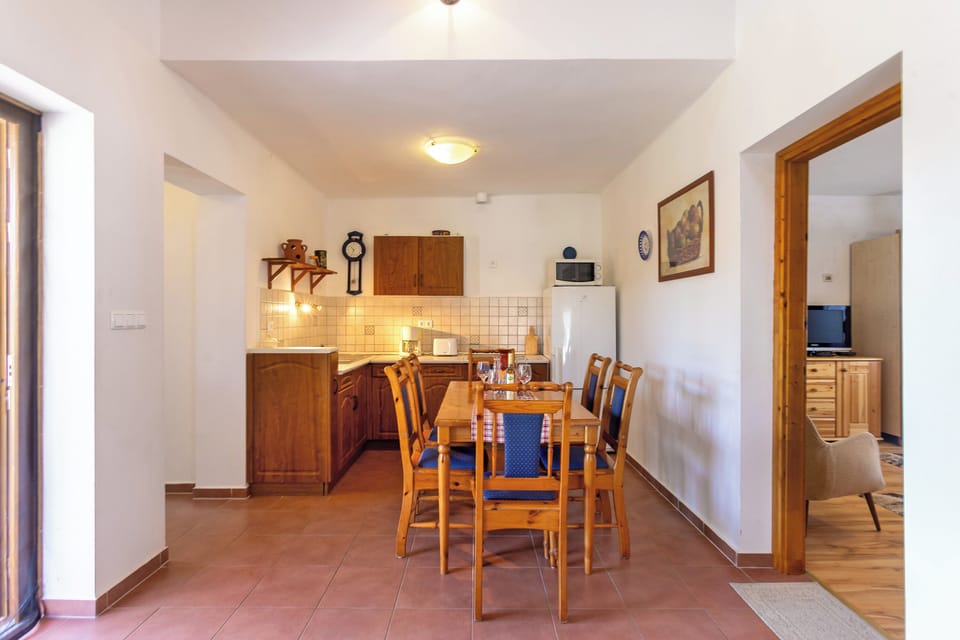 Family House, 3 Bedrooms, 2 Bathrooms, Lakeside (Lakeside Serenity House) | Dining