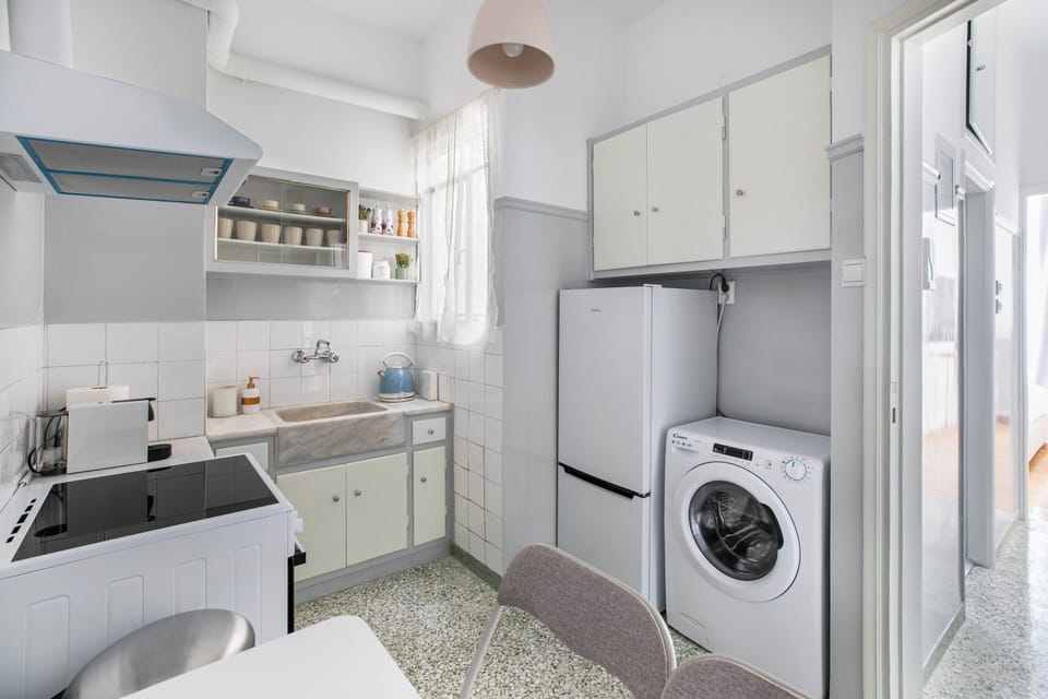 Deluxe Apartment, Balcony, City View | Private kitchen | Full-size fridge, oven, stovetop, espresso maker