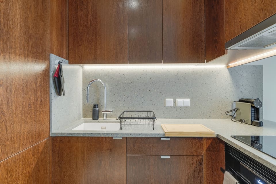 Mini-fridge, microwave, oven, stovetop