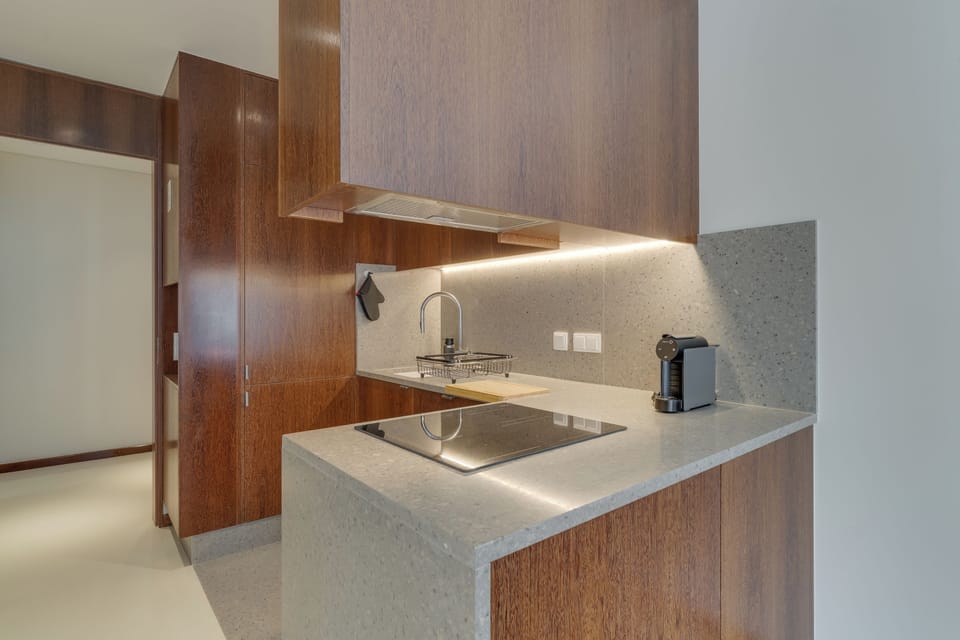 Mini-fridge, microwave, oven, stovetop