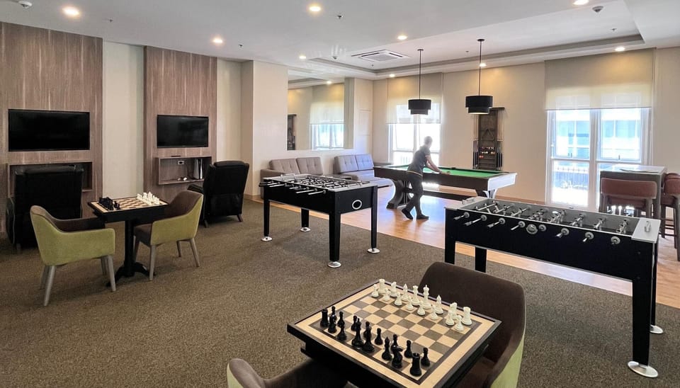Room, 1 Bedroom, Accessible, Smoking | Game room