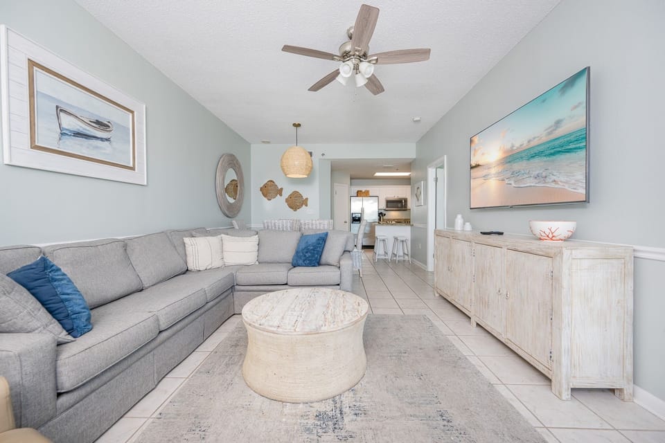 Condo, 2 Bedrooms | Living area
