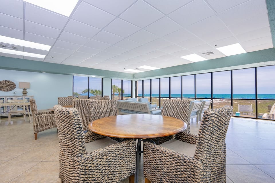 Condo, 2 Bedrooms | Dining