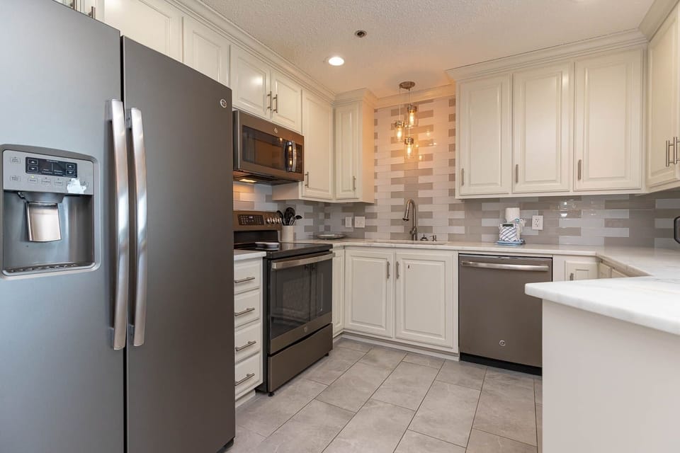 Condo, 3 Bedrooms | Private kitchen | Coffee/tea maker, fridge, oven