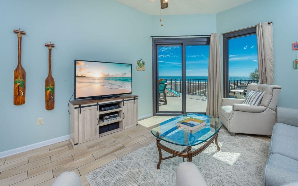 Condo, 2 Bedrooms | Living area