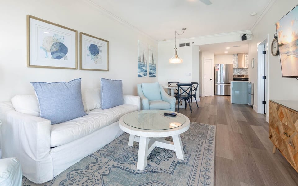Condo, 2 Bedrooms | Living area