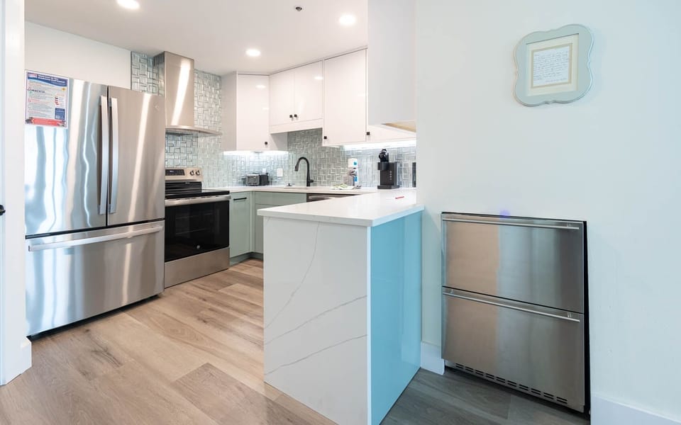 Condo, 2 Bedrooms | Private kitchen | Fridge, oven, coffee/tea maker