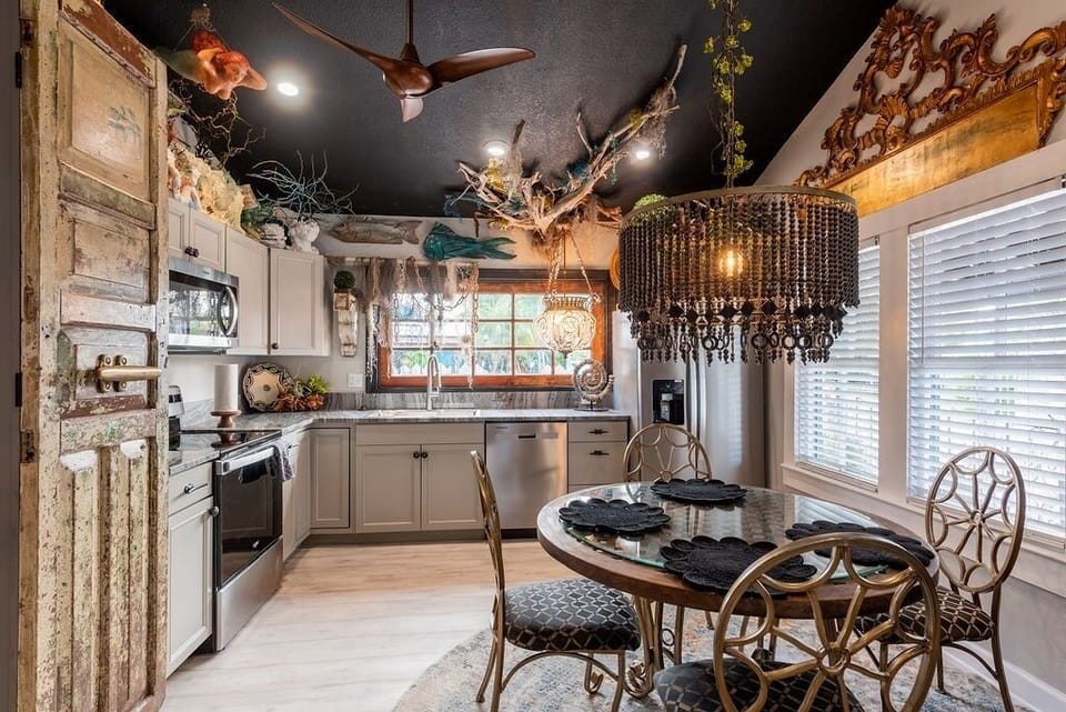 House, 2 Bedrooms | Private kitchen | Fridge, oven, coffee/tea maker, toaster
