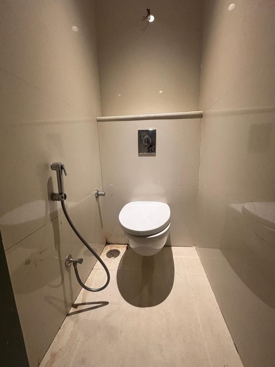 Deluxe Single Room, Non Smoking, Housekeeping | Bathroom | Shower, towels, soap, shampoo