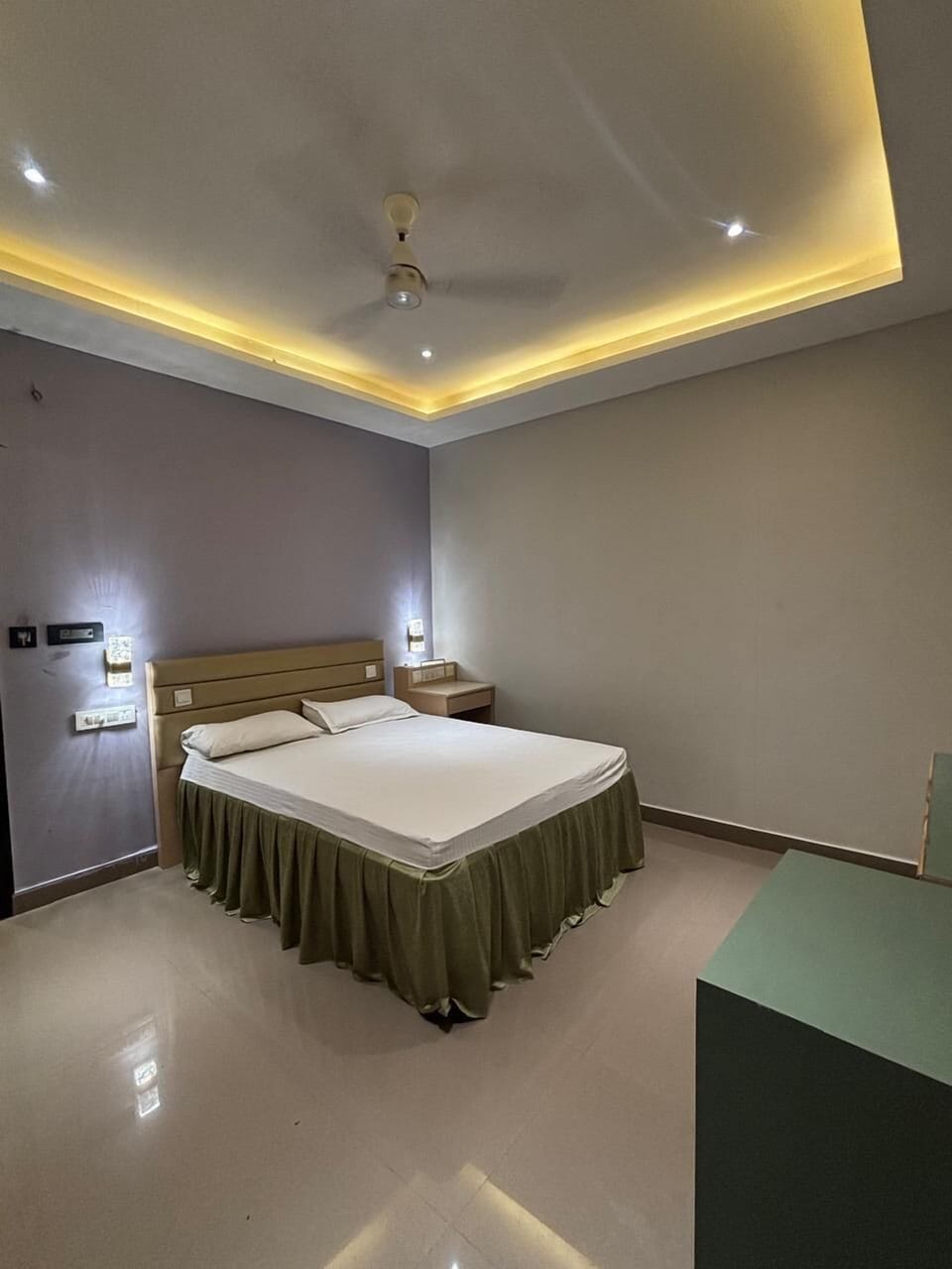 Deluxe Single Room, Non Smoking, Housekeeping | Desk